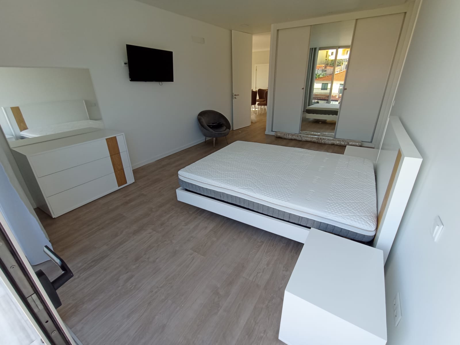 Quarto Jolie 4323 (Cama + 2x mesa cabeceira + comoda + espelho | Lacado | Personalizavel ) - Imagem 2