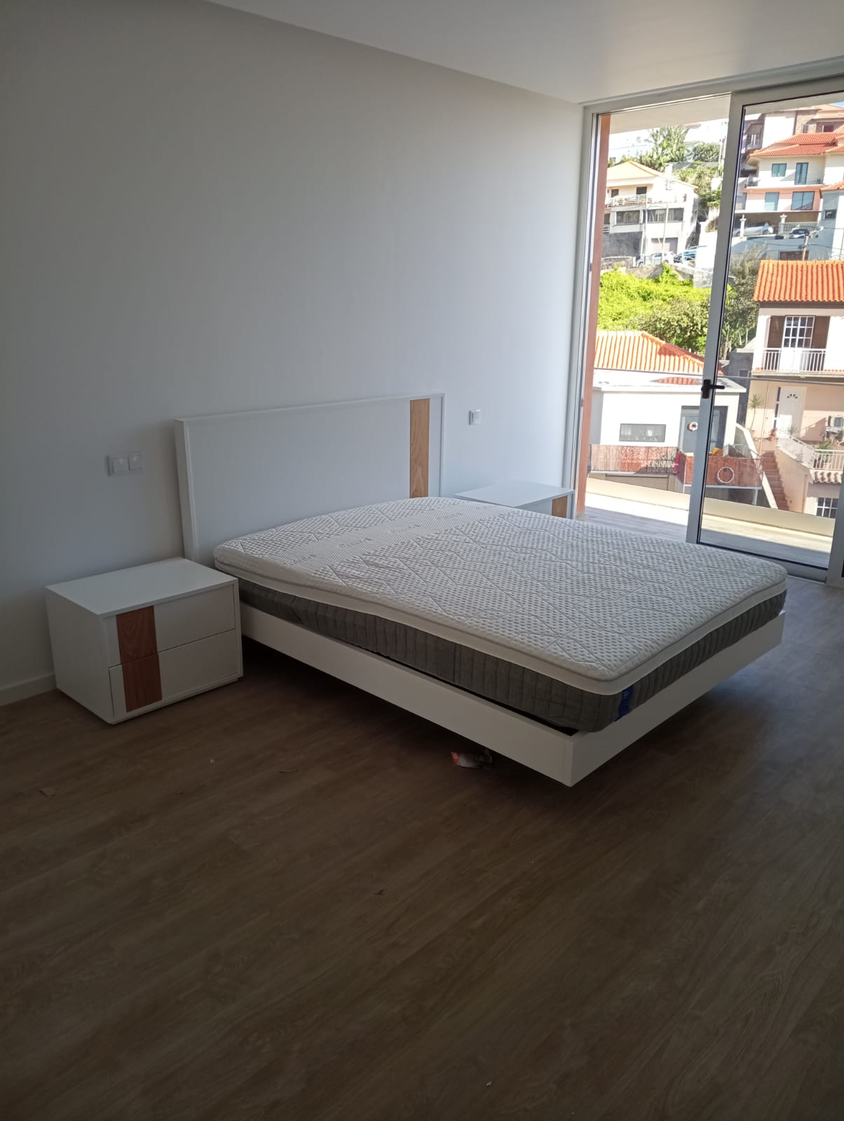 Quarto Jolie 4323 (Cama + 2x mesa cabeceira + comoda + espelho | Lacado | Personalizavel ) - Imagem 3