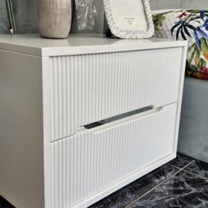 Mesa de cabeceira Omega (MDF Lacado | 60cm | Personalizável)