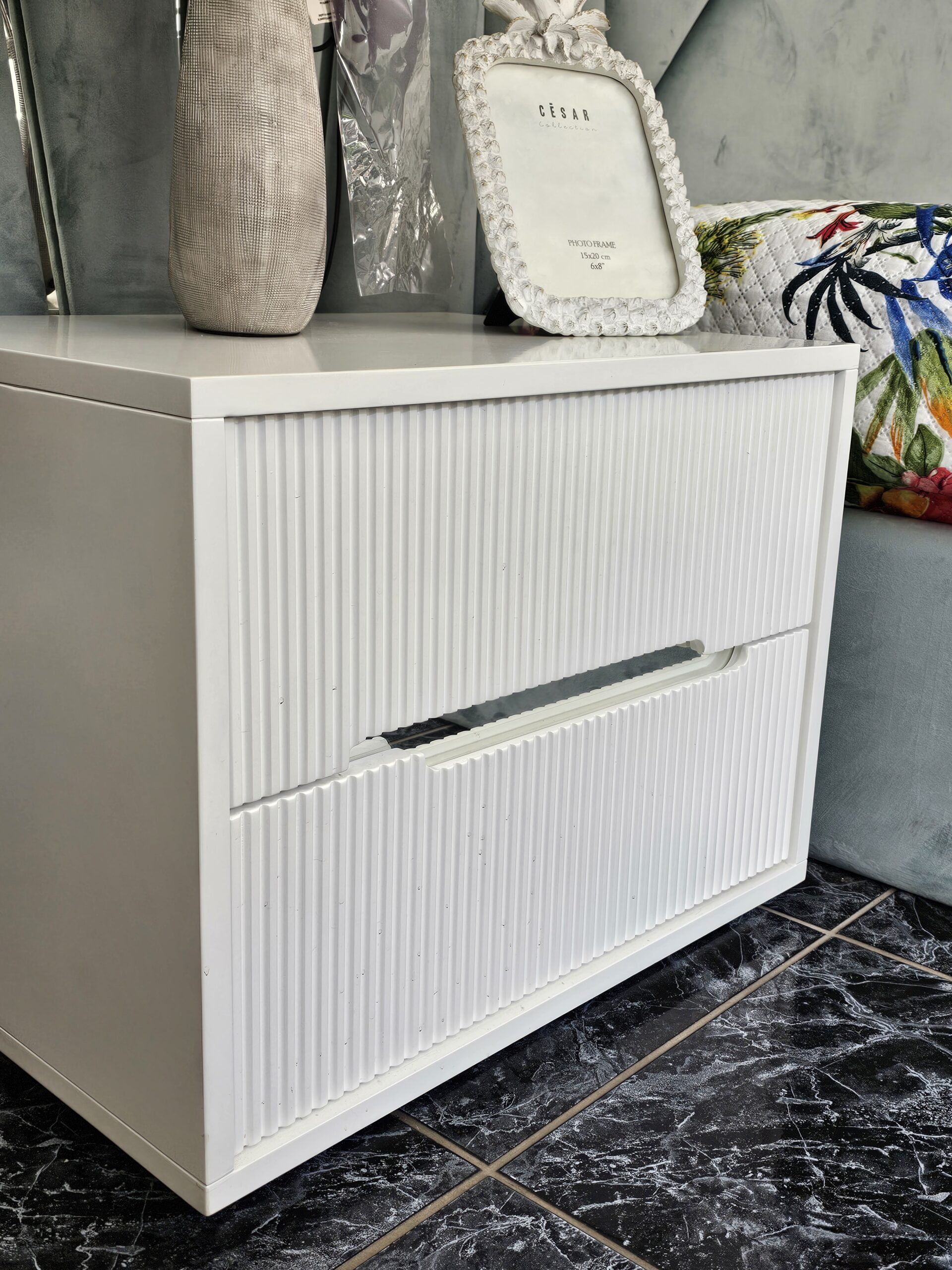 Mesa de cabeceira Omega (MDF Lacado | 60cm | Personalizável)